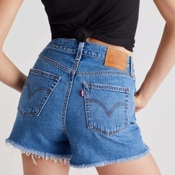 Levi's Pants - Levi’s premium Light Wash Distress Ribcage Short size 28 Stretch